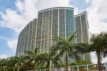 红磡半岛豪庭录本月首宗成交  维港烟花景高层4房户 换楼客以1,842万元承接 低市价约5%  原业主持货4个月 帐赚142万元