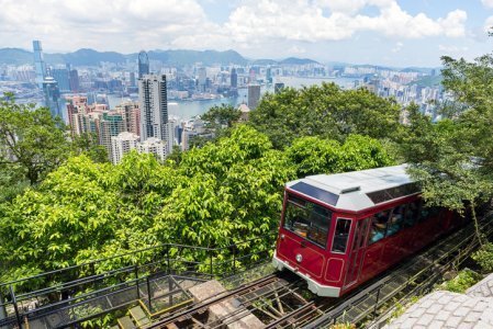 【极致豪宅】超高实用率‧无敌露台‧特大花园‧超级车房 山顶4大“傲视群伦”大宅曝光