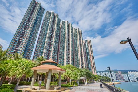 憧憬楼市向好 分支家庭斥880万元承接青衣灏景湾684实呎户 原业主持货23年 帐面获利“6球”