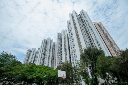 屯门景峰花园凤凰层405实呎户315万元沽  原业主持货7年 帐面损手离场   