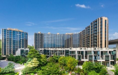 山水盈洋房标售6368万