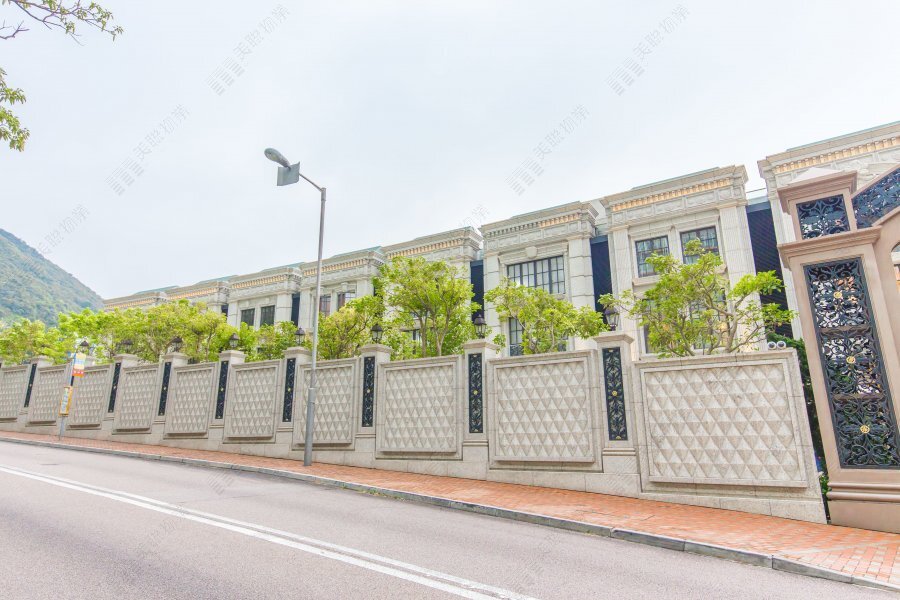 90 Repulse Bay Road