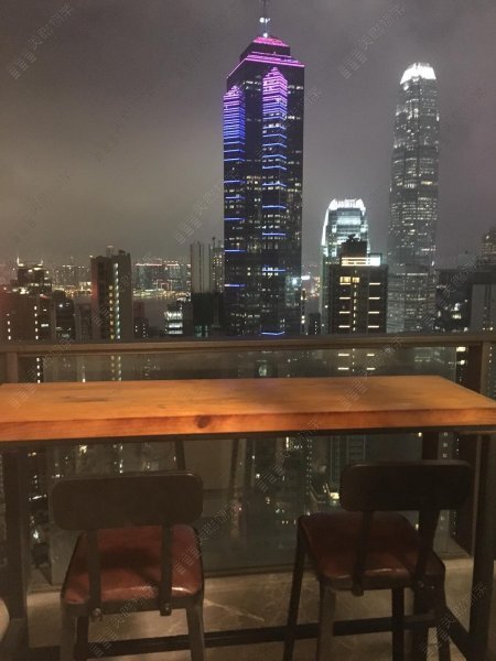 No.1 加冕臺